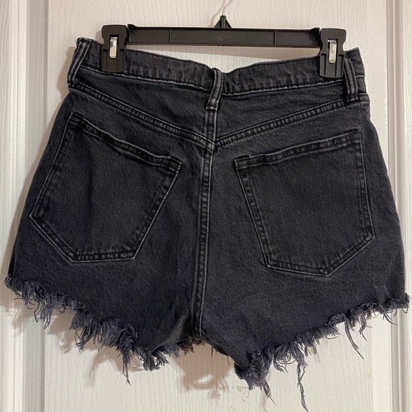 Abercrombie & Fitch 90s Relaxed Cut Off High Rise Black Denim Shorts Size 27 - Picture 11 of 14